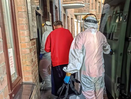 Wojsko przywoziło zakażonych. Oddział jest już zapełniony