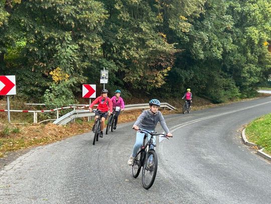Wsiedli na rowery i podziwiali uroki powiatu strzeleckiego