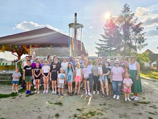 Wspólne świętowanie przy drzewku. To była świetna okazja do integracji