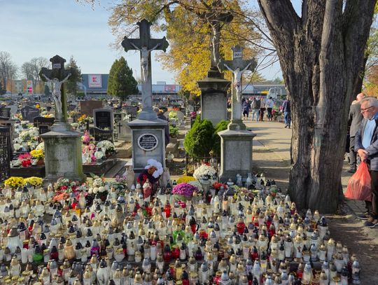 Wszystkich Świętych 2025. Mieszkańcy powiatu strzeleckiego pamiętają o bliskich