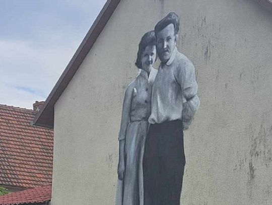 Wyjątkowe murale w Gąsiorowicach. Opowiadają historię mieszkańców miejscowości