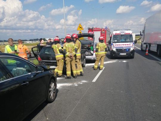 Wypadek na A4 na wysokości Olszowej. Zderzyły się trzy samochody osobowe