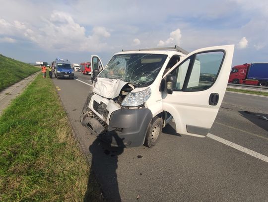 Wypadek na autostradzie A4 na wysokości Góry św. Anny. Bus wjechał w osobówkę