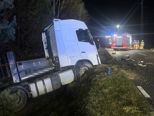 Wypadek śmiertelny na drodze nr 426 pod Zawadzkiem. Zderzenie opla z tirem