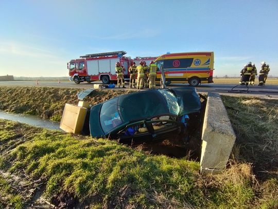 Wypadek w Zalesiu Śląskim. Kierowcy pomogli prezes PKS i strażak OSP