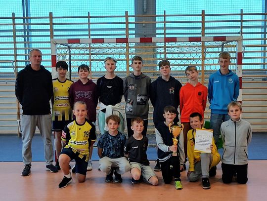 Młodzi sportowcy z Zawadzkiego z sukcesami w mini piłce ręcznej chłopców