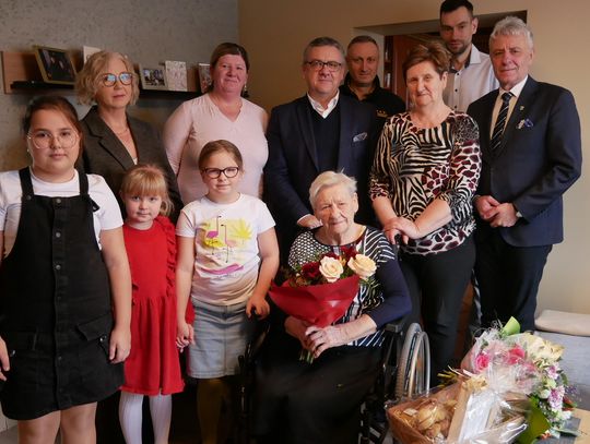 Serdeczności dla jubilatki. Pani Maria z Rożniątowa świętowała 90. urodziny Serdeczności dla jubilatki. Pani Maria z Rożniątowa świętowała 90. urodziny