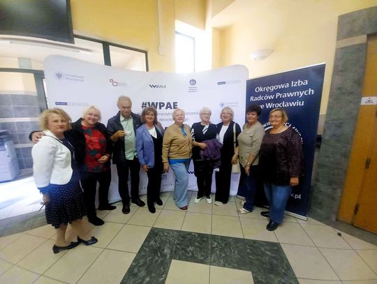 Młodzież i seniorzy uczyli się we Wrocławiu, jak chronić swoje pieniądze