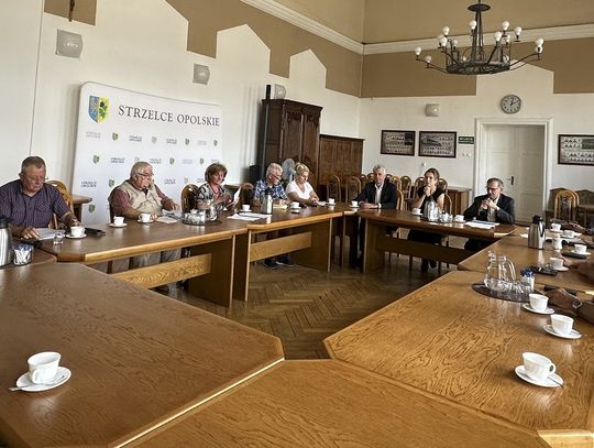 Seniorzy wyłożyli karty na stół. W ratuszu dyskutowali o swoich potrzebach