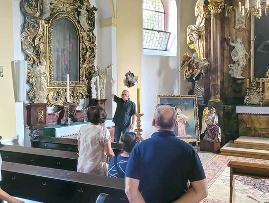Z przewodnikiem po jemielnickim kościele