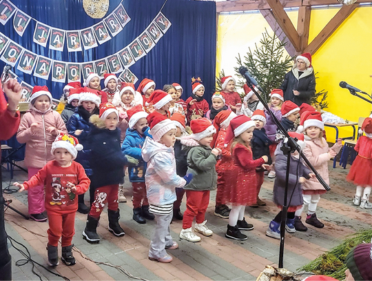 Za sprawą Jarmarku Bożonarodzeniowego w Rozmierce zagościł świąteczny klimat