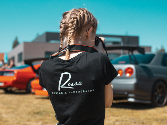 Zakochana w samochodach i roślinach