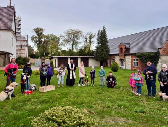 Wyjątkowe nabożeństwo w Zalesiu Śląskim. Uczestnicy przybyli ze zwierzętami