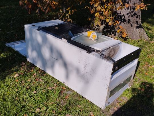 Zbiórka elektroodpadów w Kalinowicach. Ktoś podrzucił rozmontowaną lodówkę
