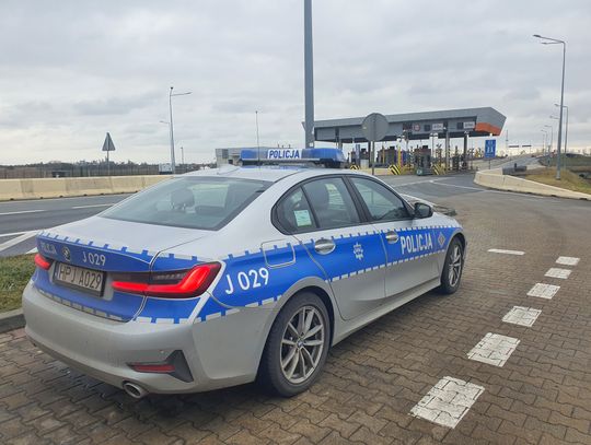 Zderzenie ciężarowego mercedesa z kią na remontowanym odcinku autostrady A4