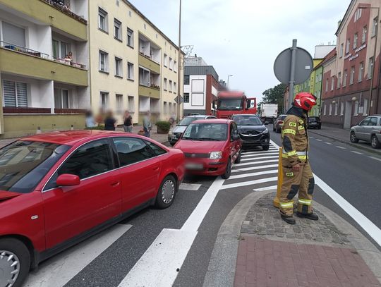 Zderzenie ciężarówki i pięciu aut w Strzelcach Opolskich. "Jak domino"