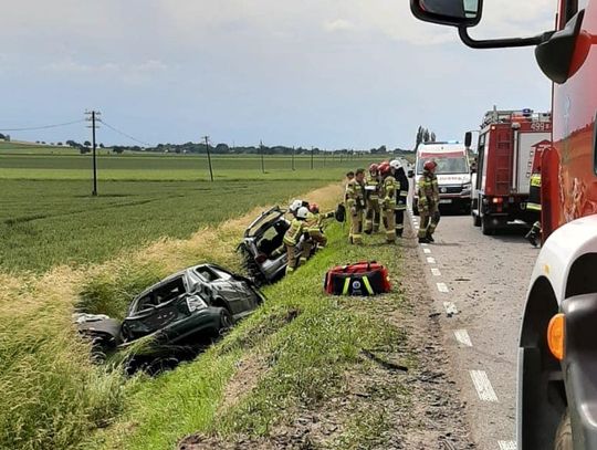 Wypadek między Ligotą Dolną a Niwkami. Zderzenie dwóch aut. Jedna osoba ranna