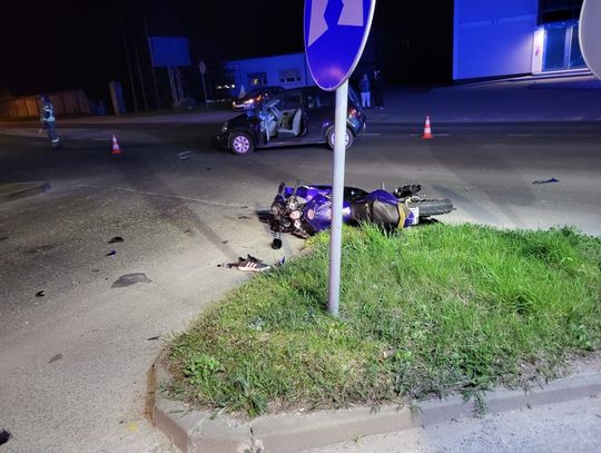 Zderzenie osobówki z motorowerem w Strzelcach Opolskich. 16-latek zabrany do szpitala
