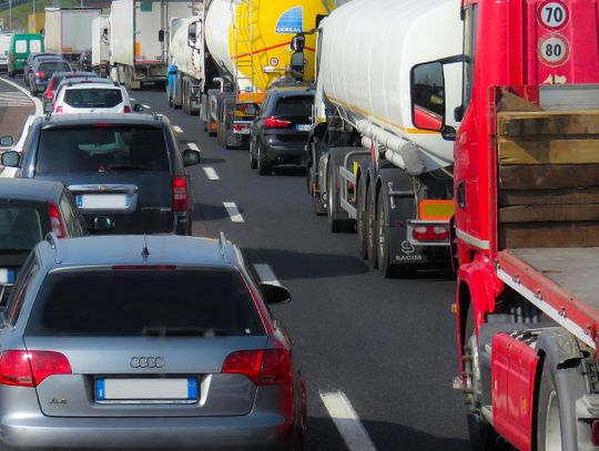 Znów korek na autostradzie A4! Zator ma wiele kilometrów, dochodzi do kolizji