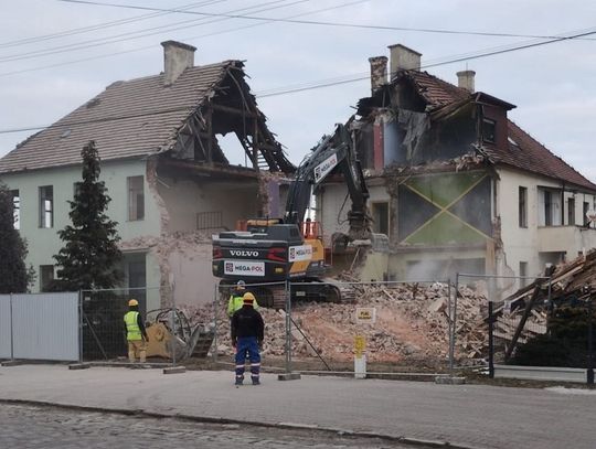 Dawna szkoła w Żędowicach w rozbiórce. Powstanie remiza i miejsce spotkań Dawna szkoła w Żędowicach w rozbiórce. Powstanie remiza i miejsce spotkań