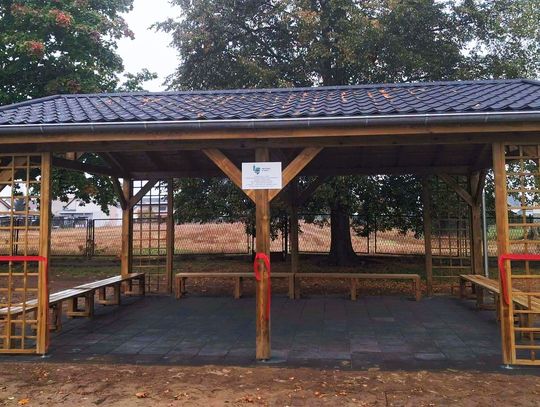 Zyskali nowe miejsce do nauki. "Ekopracownia pod chmurką" w Kielczy już otwarta