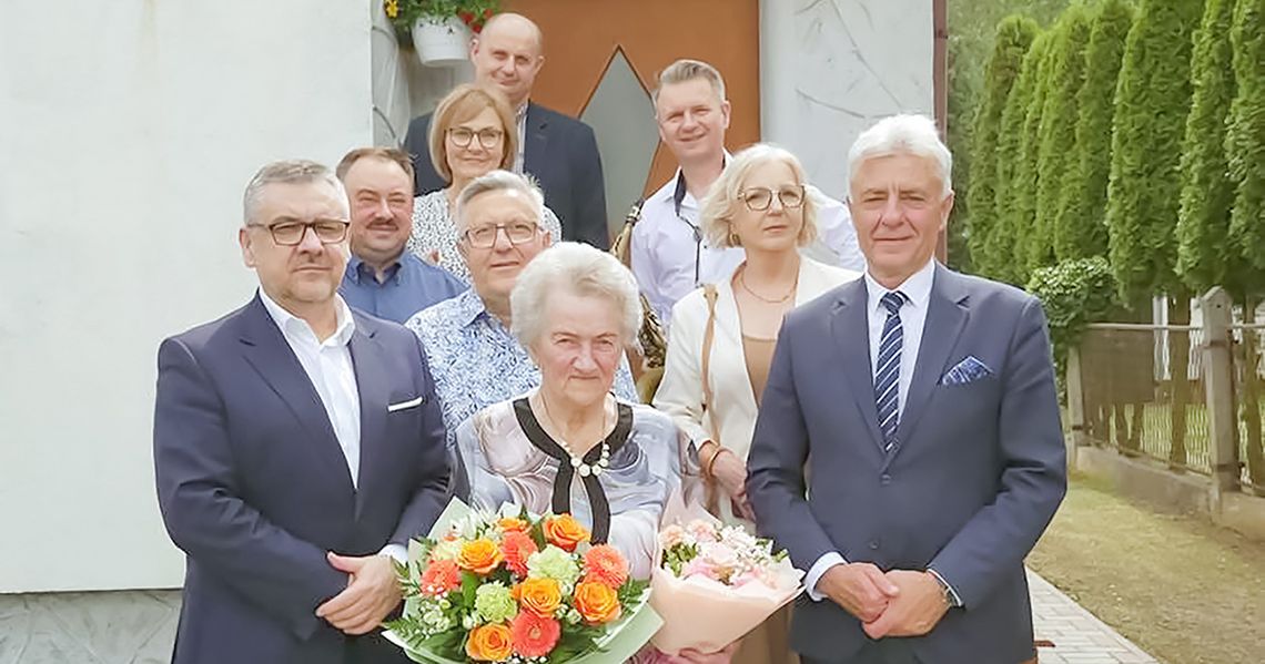 90. urodziny Pani Angeliki Małek z Szymiszów-Osiedle 90. urodziny Pani Angeliki Małek z Szymiszów-Osiedle