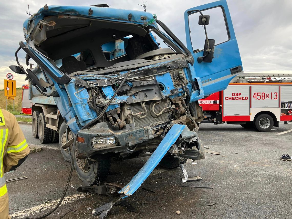 Nadal groźnie w rejonie autostrady A4. Doszło do zderzenia ciężarówek