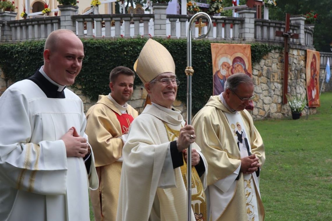 Abp Alfons Nossol świętował trzy jubileusze na odpuście w Kamieniu Śląskim