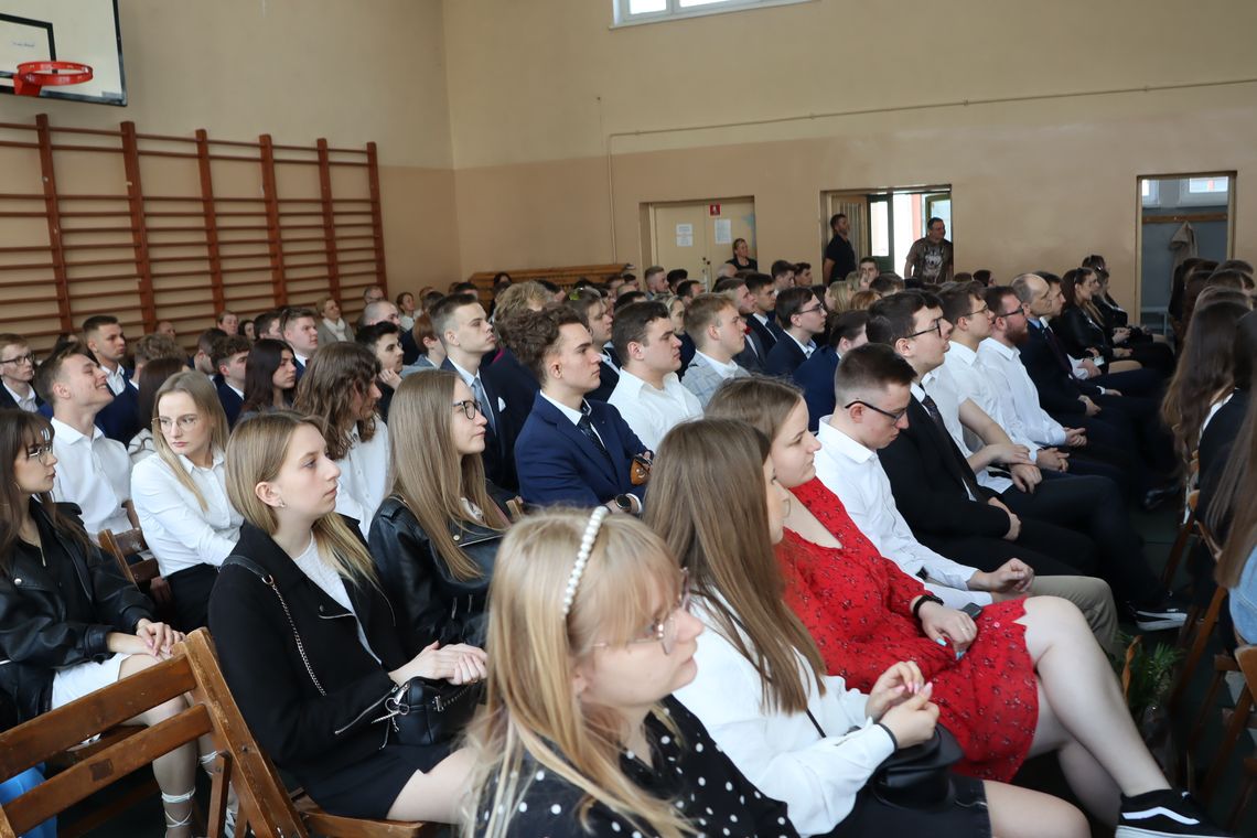 Uczniowie z sześciu klas technikum pożegnali CKZiU w Strzelcach Opolskich