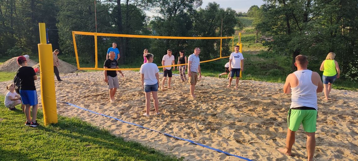 Aktywne piątki w Starym Ujeździe. Mieszkańcy spotykają się na zajęciach sportowych