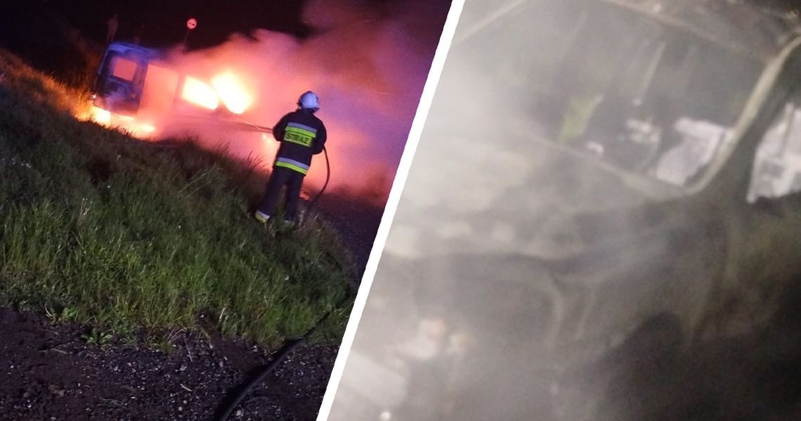 Auto w płomieniach w rejonie DK40, nieopodal Ujazdu fotografia wypalonego auta