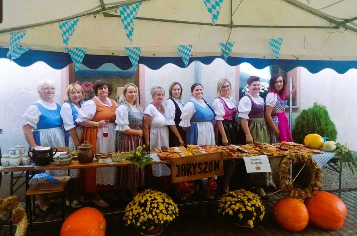 Bawarski klimat w Jaryszowie. Mieszkańcy bawili się podczas Oktoberfestu