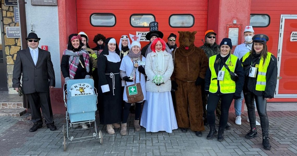 Niedźwiedź obtańczył gospodynie! Wodzenie w Suchej i Kadłubie