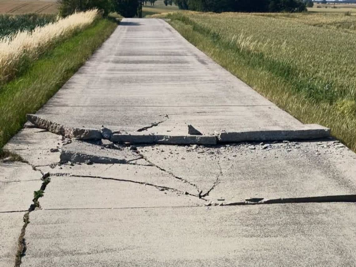 „Betonówka” w gminie Ujazd zamknięta. Płyty się wypiętrzyły i popękały