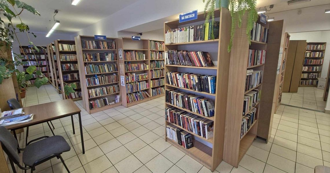 Biblioteka w Zawadzkiem już w nowym miejscu. "Zapraszamy czytelników"