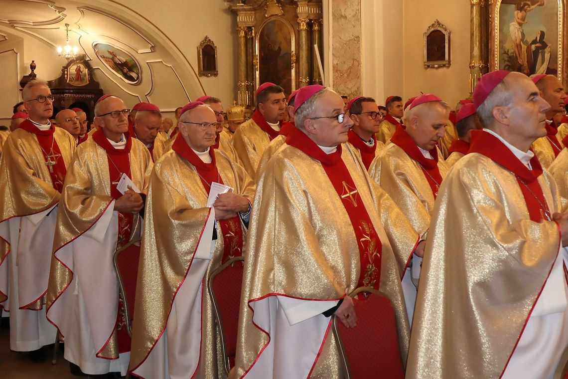 Biskupi z całej Polski zjechali na Górę św. Anny. Okazją jubileusz diecezji