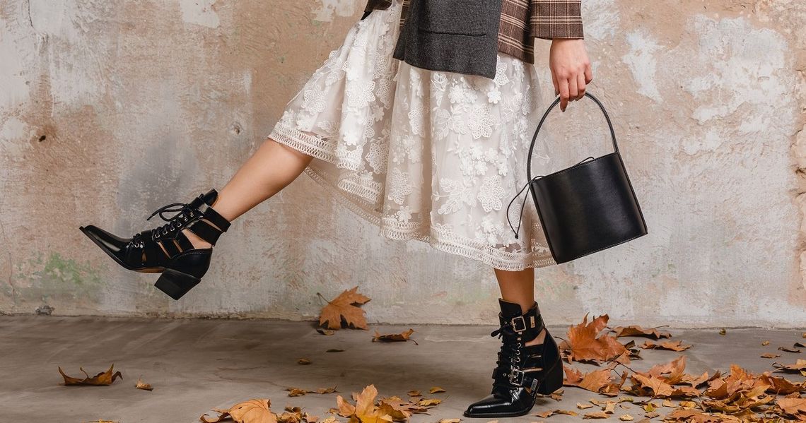 Botki czy kozaki? Jak dobrać jesienne obuwie do sylwetki