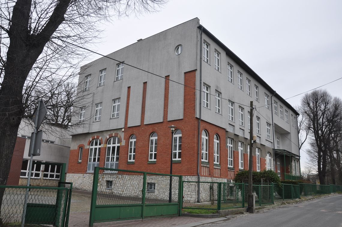 Budynek po gimnazjum w Leśnicy ma być schronieniem dla uchodźców. Trwa zbiórka darów