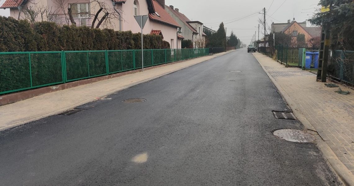 Była dziurawa, teraz jest jak nowa. Dwie drogi w gminie Zawadzkie wyremontowane Była dziurawa, teraz jest jak nowa. Dwie drogi w gminie Zawadzkie wyremontowane