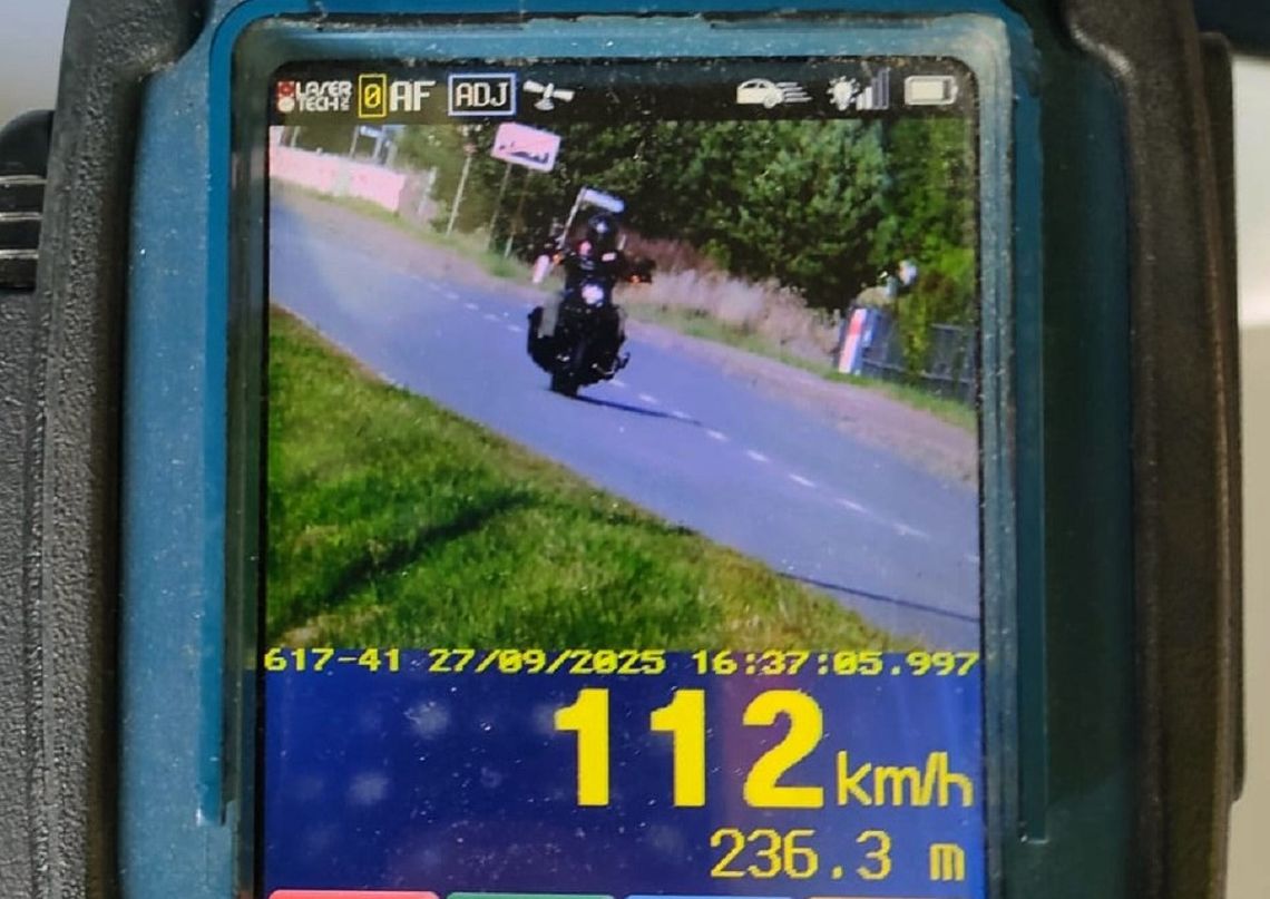 112 km/h przez wieś. Motocyklista zapłaci spory mandat