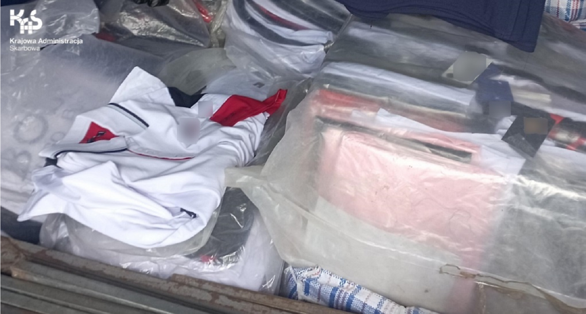 Chciał handlować podróbkami ubrań. W aucie miał mnóstwo odzieży i perfum