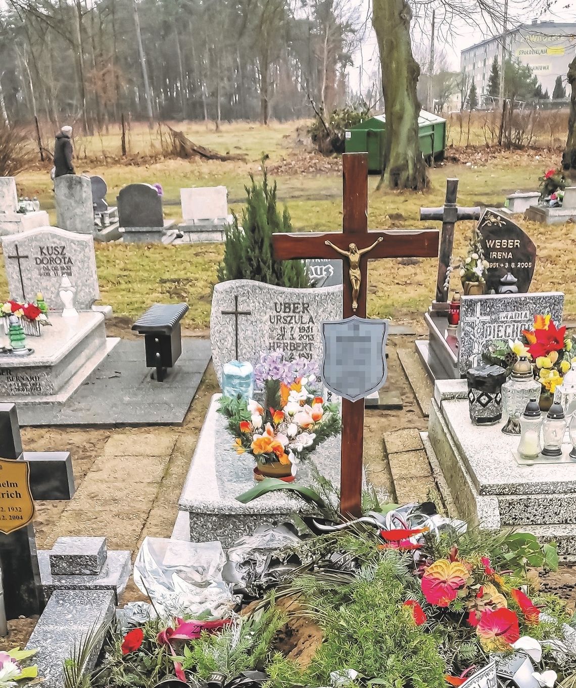 Cmentarz w Zawadzkiem: sarny wyjadły świeże kwiaty z grobu?