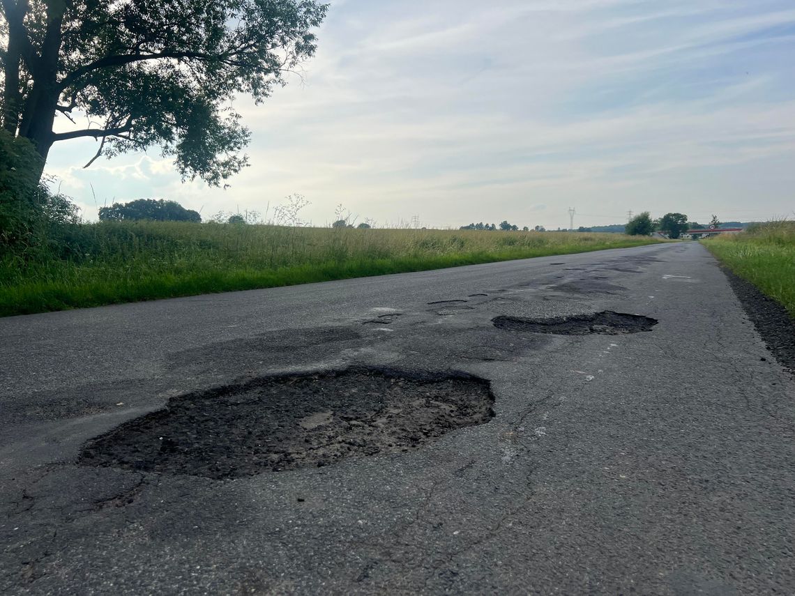 Czy drogi powiatowe można uzdrowić? Strzeleckie starostwo ma pomysł na naprawę