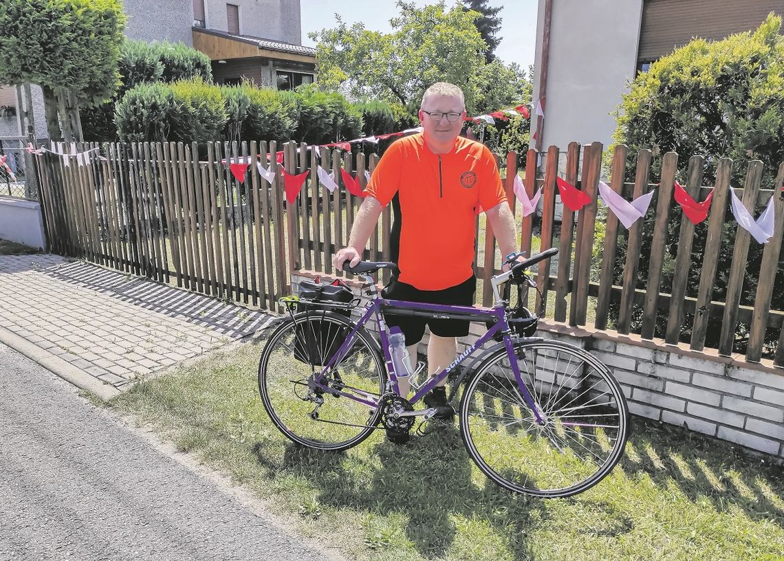 Dariusz Koziołek w upale przyjechał na rowerze z Niemiec do Jemielnicy