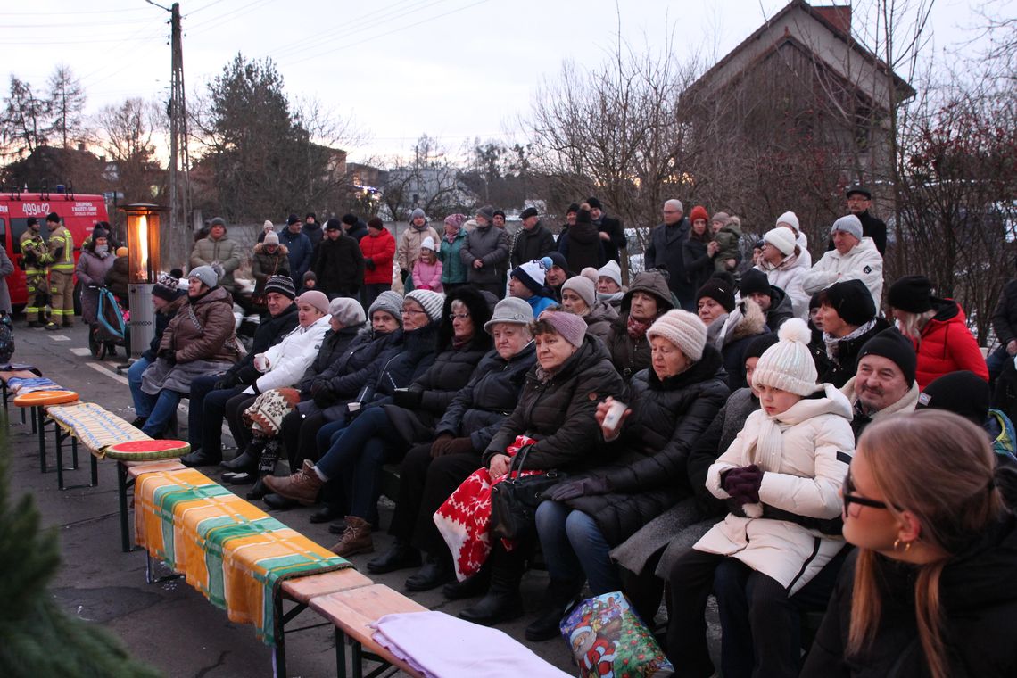 Kolędowanie przy kapliczce w Nowej Wsi. Takie spotkania budują wspólnotę