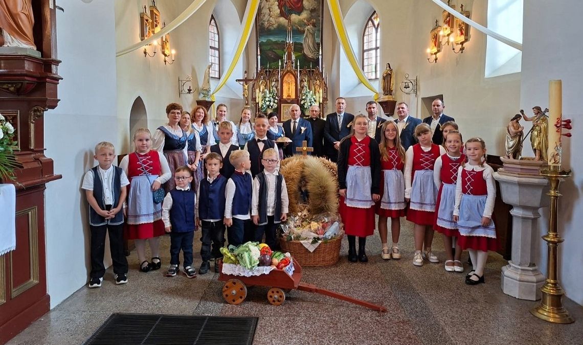 Dożynki w Dolnej. Mieszkańcy podziękowali za plony i wspólnie biesiadowali