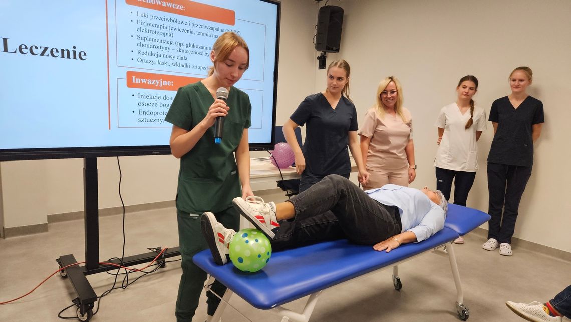 Seniorzy z Zawadzkiego na zdrowotnych warsztatach w Opolu Seniorzy z Zawadzkiego na zdrowotnych warsztatach w Opolu