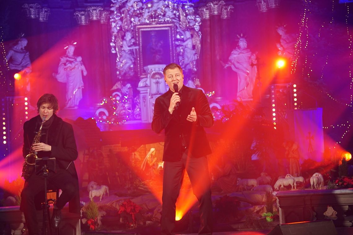 Piękny koncert kolęd w kościele św. Wawrzyńca. Wystąpił Rafał Brzozowski