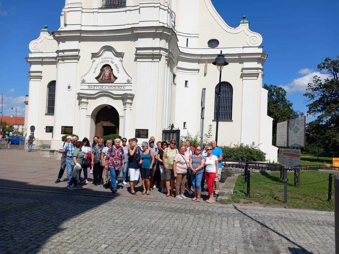 Miłośnicy podróży z Zawadzkiego na wycieczce. Odkrywali piękno Wielkopolski