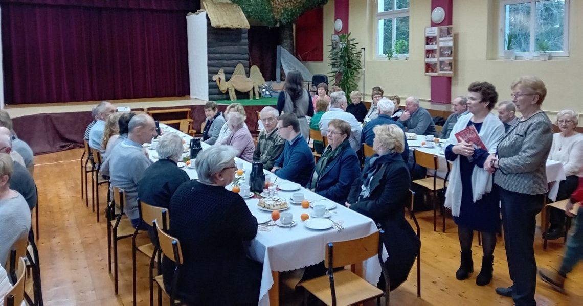 Babcie, dziadkowie i seniorzy świętowali w Rozmierzy. To było miłe spotkanie Babcie, dziadkowie i seniorzy świętowali w Rozmierzy. To było miłe spotkanie